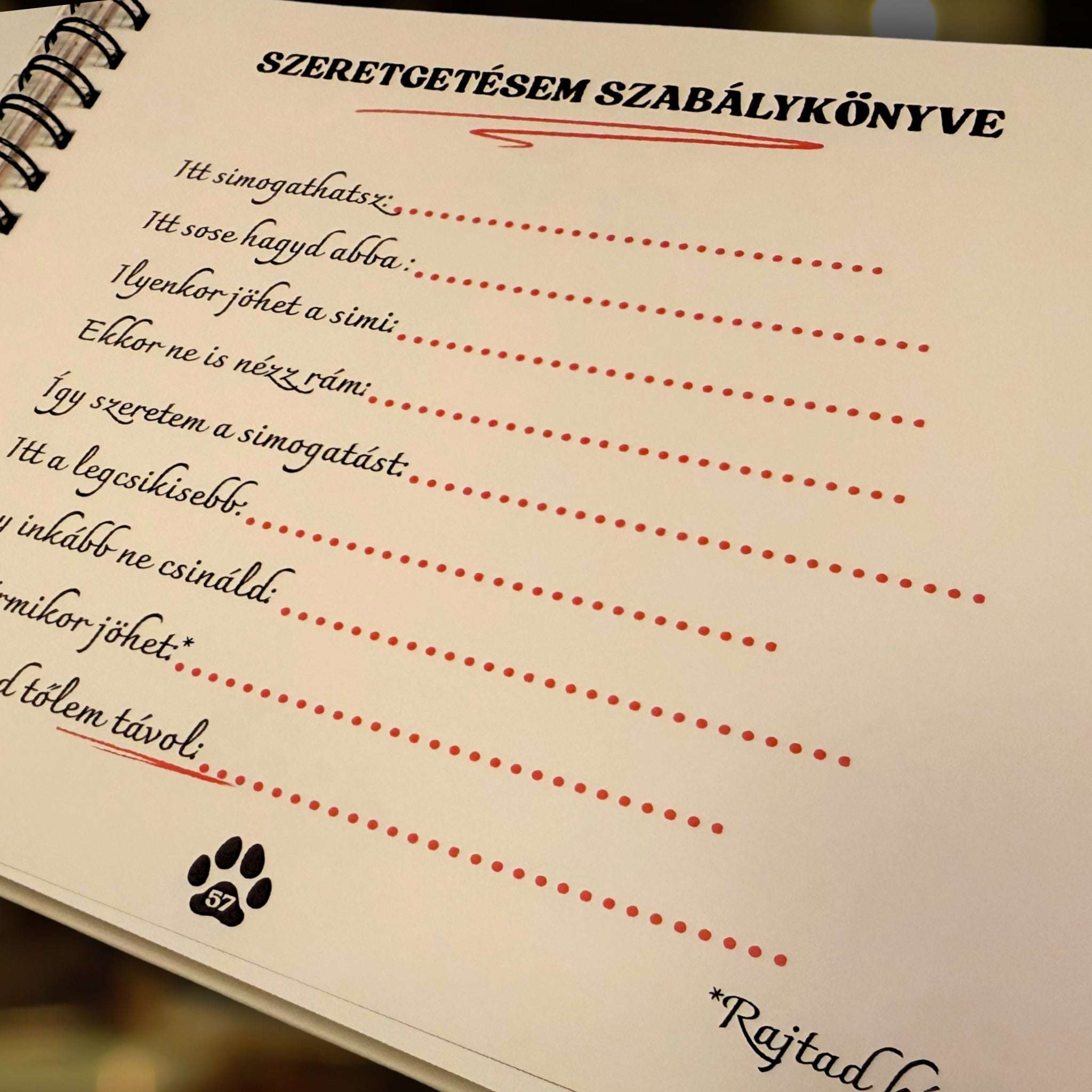 Kutyanapló egyik, 57. belső oldala, "Szeretgetésem szabálykönyve" címmel és kitölthető hellyel, ahova szöveget lehet beírni.